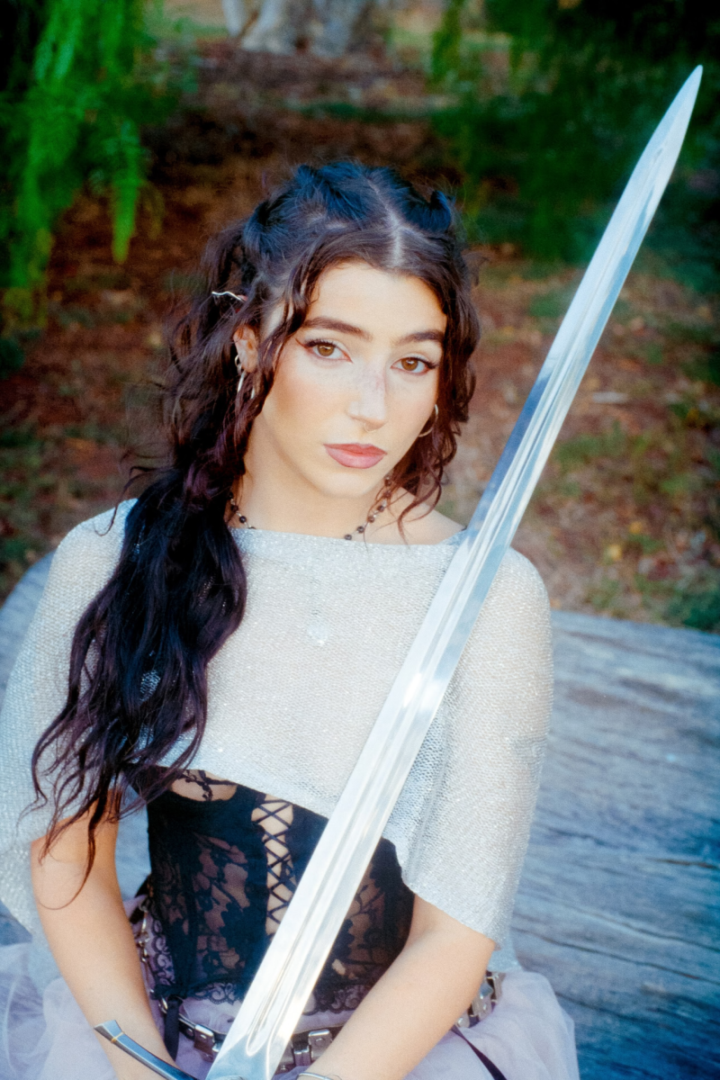 LEAD_effie isobel - credit Nash Blight @blight_____